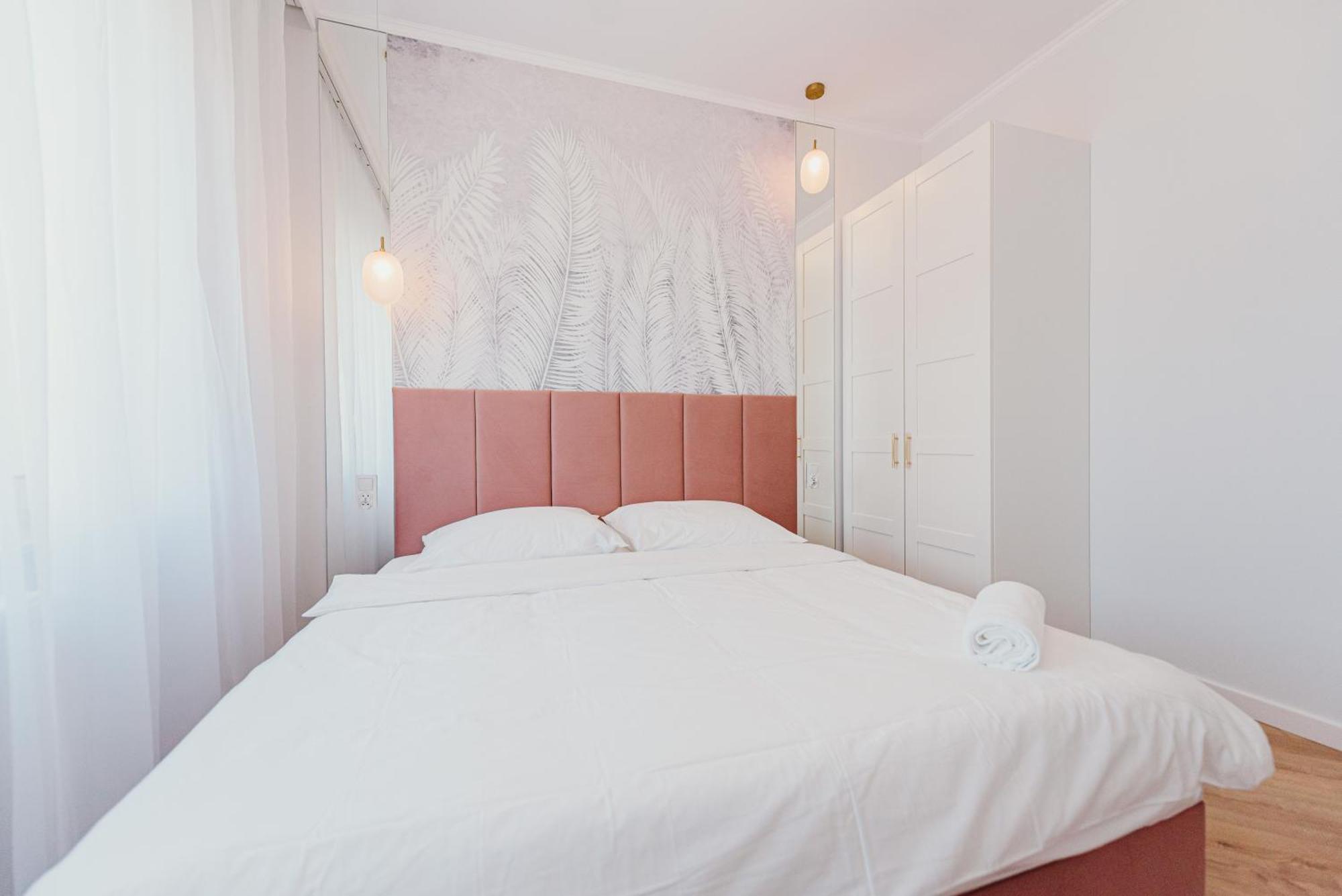 3 Bedrooms Premium Bella Rosa For 8 Guests With Ac And Underground Parking Rzeszów Eksteriør bilde