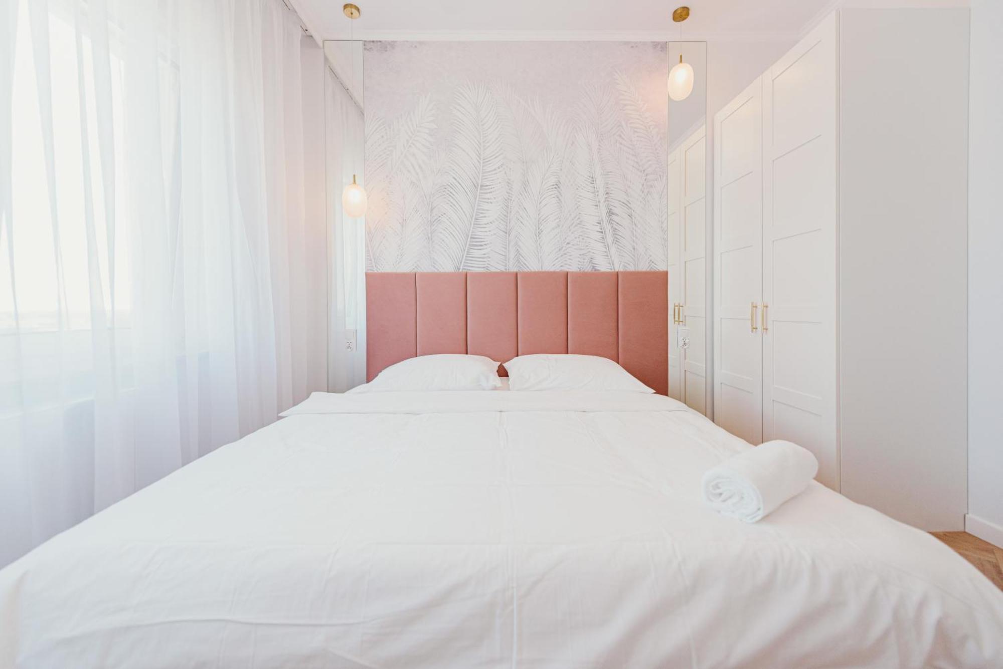 3 Bedrooms Premium Bella Rosa For 8 Guests With Ac And Underground Parking Rzeszów Eksteriør bilde