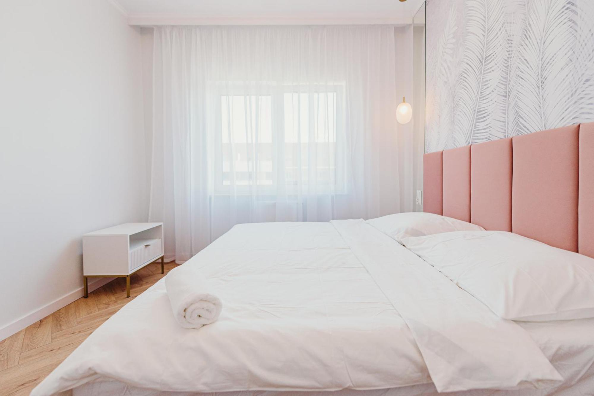 3 Bedrooms Premium Bella Rosa For 8 Guests With Ac And Underground Parking Rzeszów Eksteriør bilde